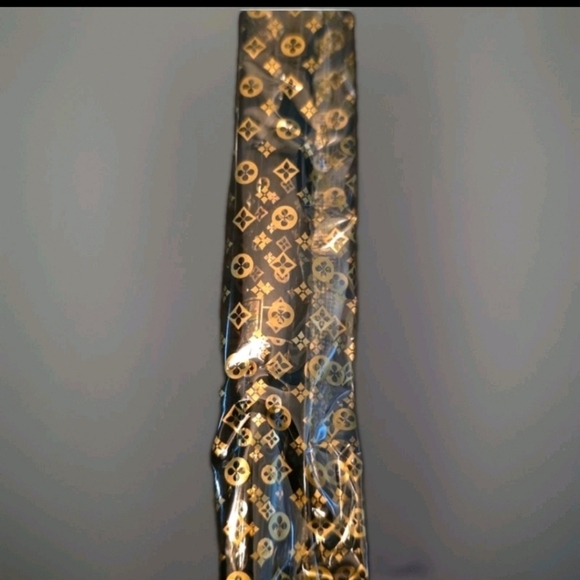 Elegant Gold and Black Toothbrush-NIB Black Only - Picture 2 of 5